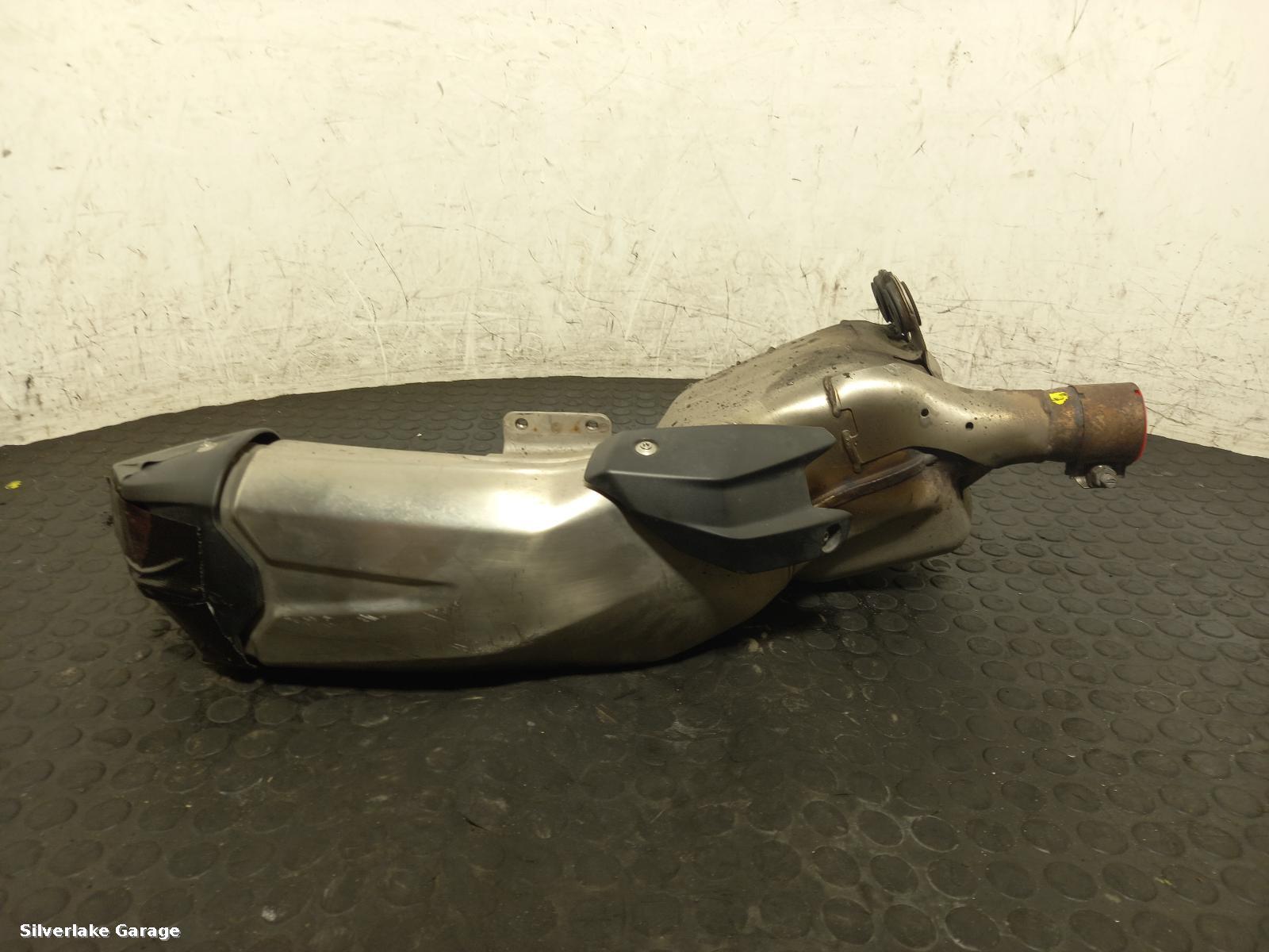 View Auto part EXHAUST_COLLECTOR_BOX BMW F900R 2022